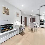Bright Balcony Retreat Central Hammersmith Stay