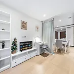 Bright Balcony Retreat Central Hammersmith Stay