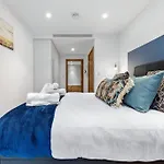Bright Balcony Retreat Central Hammersmith Stay