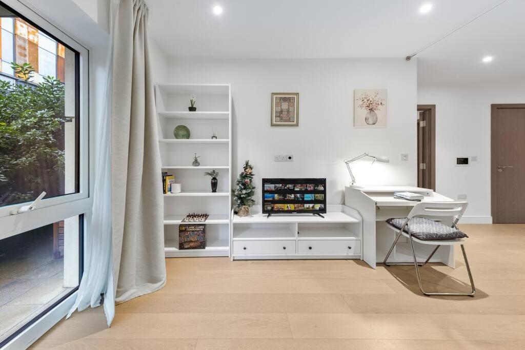 Bright Balcony Retreat Hammersmith *