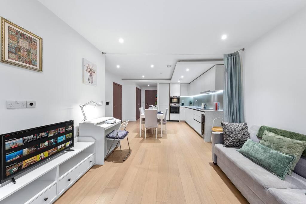 Bright Balcony Retreat Hammersmith Appartamento Londra