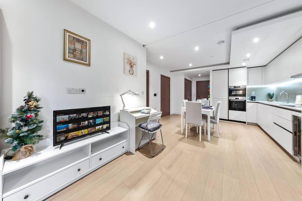 Bright Balcony Retreat Hammersmith *
