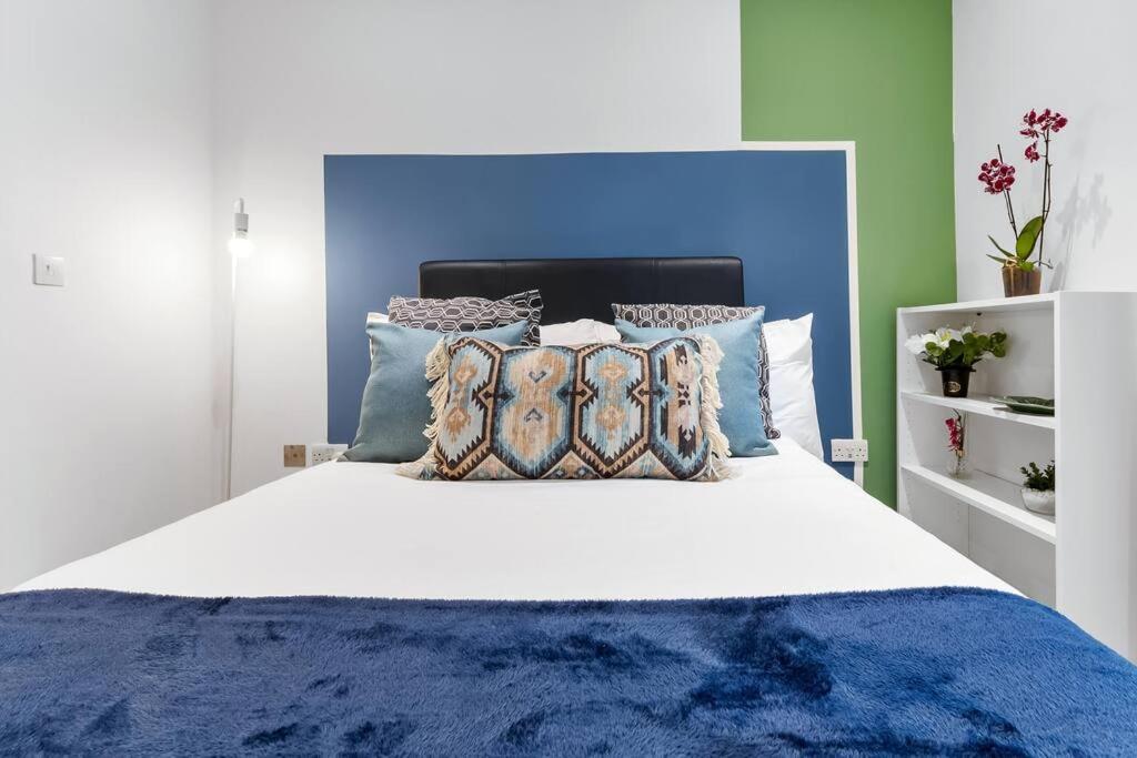 Bright Balcony Retreat Hammersmith Appartamento Londra