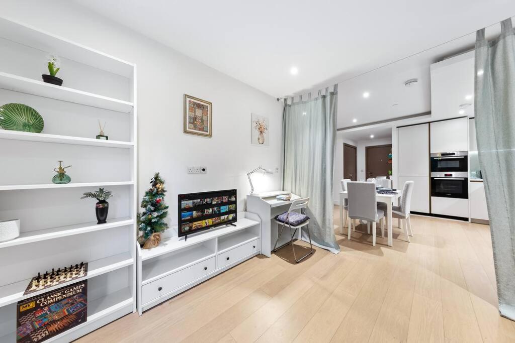 Appartamento Bright Balcony Retreat Hammersmith Londra
