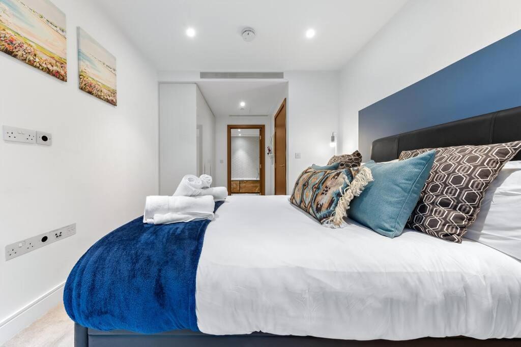 Bright Balcony Retreat Hammersmith Appartamento