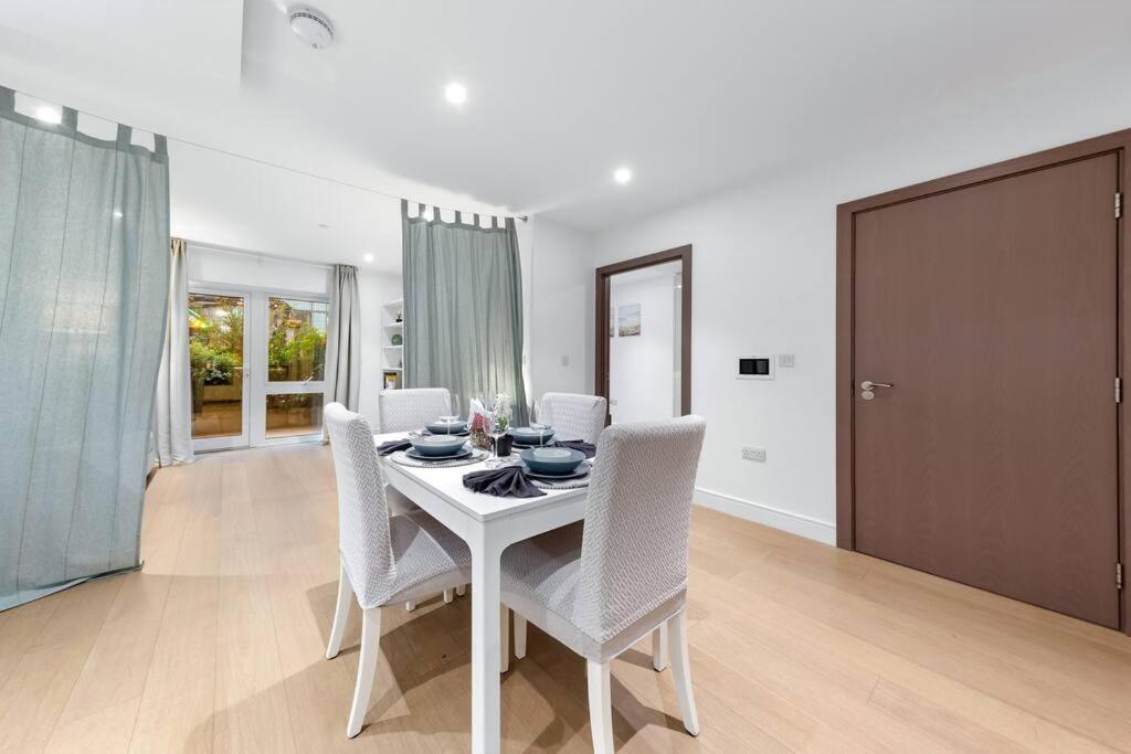 Bright Balcony Retreat Hammersmith Appartamento