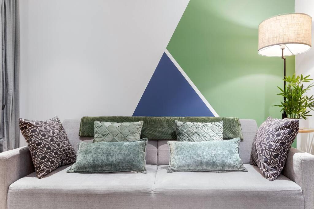 Bright Balcony Retreat Hammersmith Appartamento *