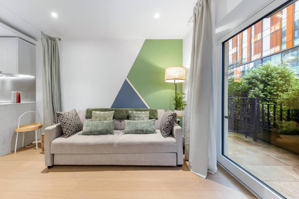 Bright Balcony Retreat Hammersmith *